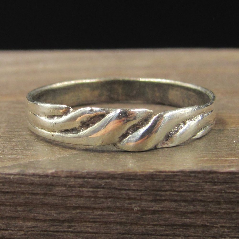 Size 6 Sterling Silver Abstract Pattern Band Ring Vintage